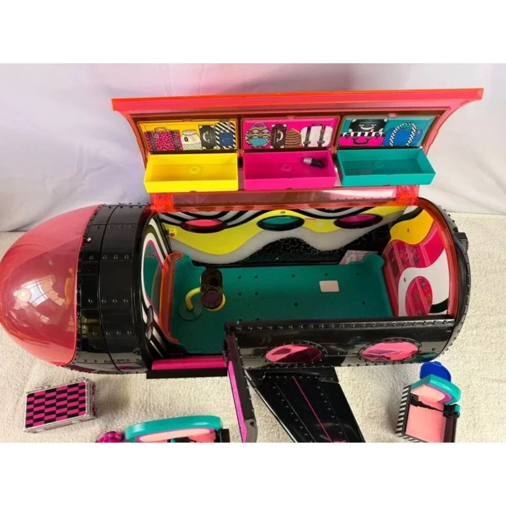 L.O.L. Surprise! OMG Remix 4-in-1 Plane Playset.